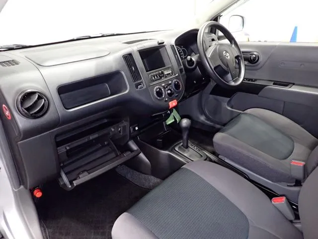 ニッサン　ＮＶ１５０　ＡＤ　２ＷＤ