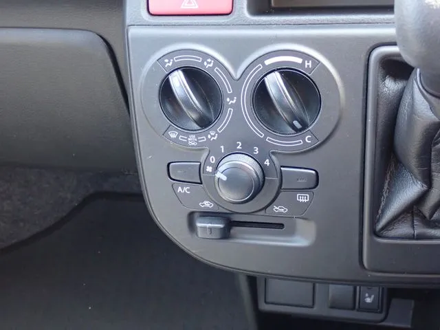 アルト　４ＷＤ（スズキ）の車両写真