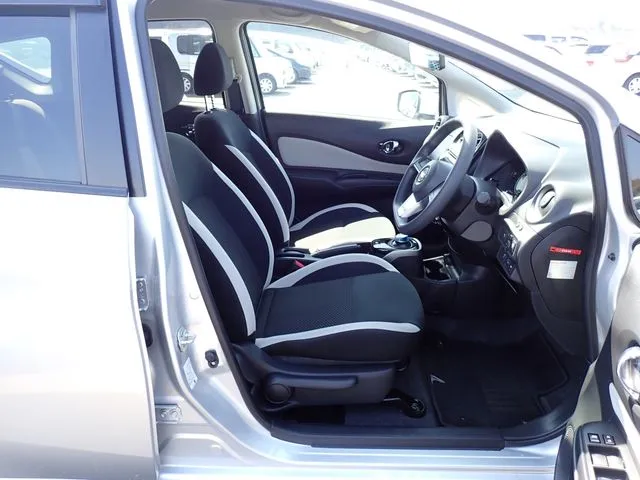 ノート（ニッサン）の車両写真