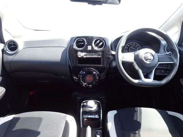 ノート（ニッサン）の車両写真