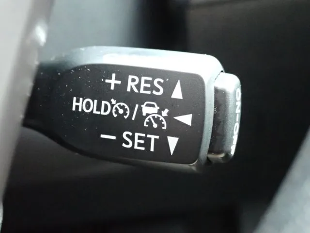 プリウス　アルファ（トヨタ）の車両写真