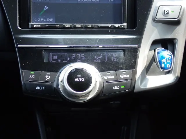 プリウス　アルファ（トヨタ）の車両写真