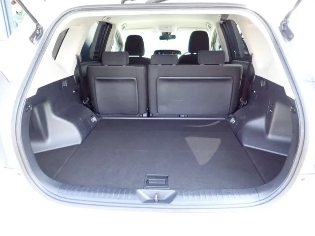 プリウス　アルファ（トヨタ）の車両写真