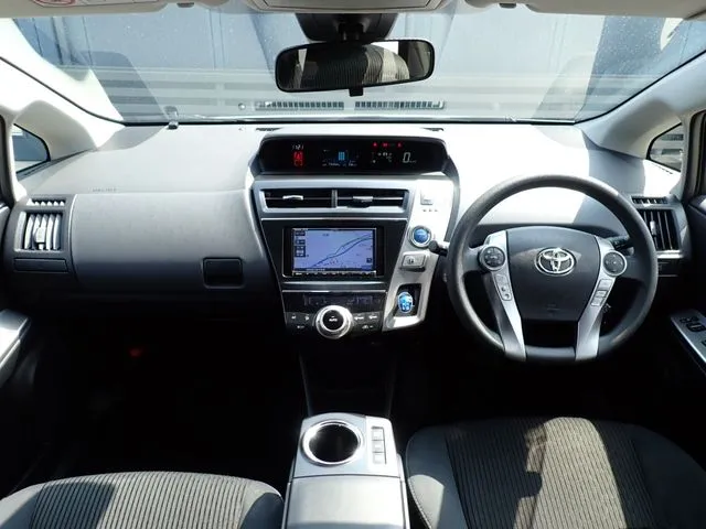 プリウス　アルファ（トヨタ）の車両写真