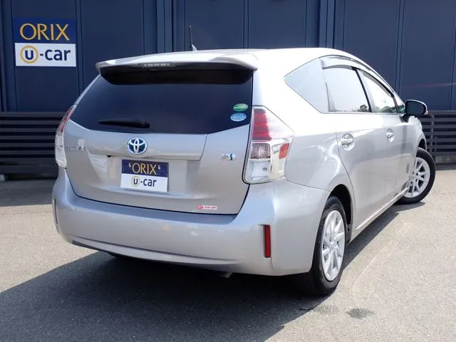 プリウス　アルファ（トヨタ）の車両写真