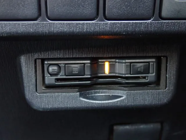 プリウス　アルファ（トヨタ）の車両写真