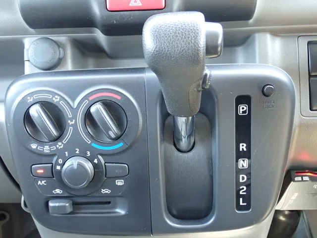 エブリイバン（スズキ）の車両写真