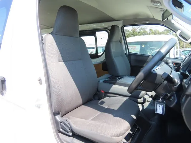 ハイエースバン　１．２５ｔ　２ＷＤ（トヨタ）の車両写真