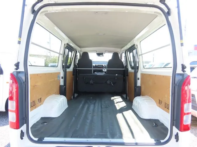 ハイエースバン　１．２５ｔ　２ＷＤ（トヨタ）の車両写真