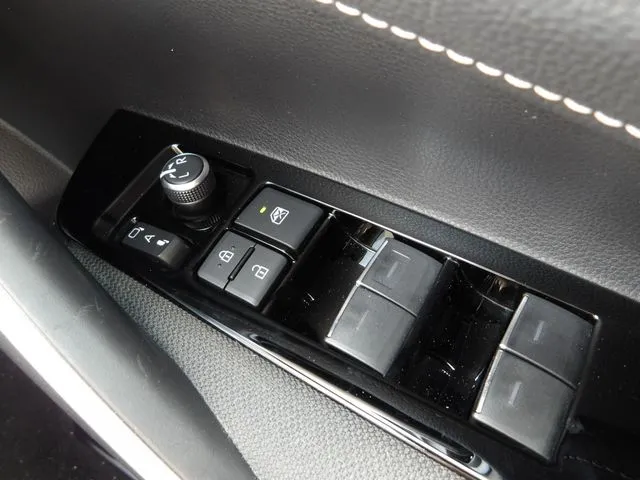 トヨタ　カローラ　ツーリング　ハイブリッド