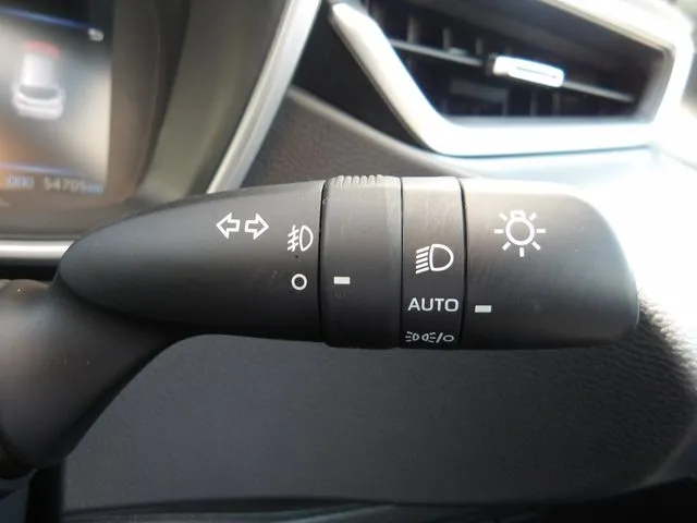 トヨタ　カローラ　ツーリング　ハイブリッド