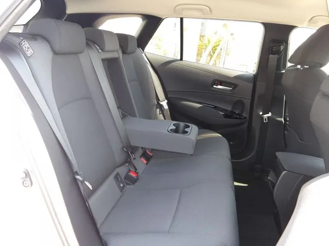 トヨタ　カローラ　ツーリング　ハイブリッド