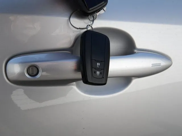 トヨタ　カローラ　ツーリング　ハイブリッド