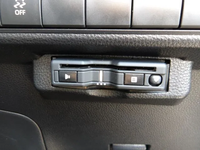 トヨタ　カローラ　ツーリング　ハイブリッド