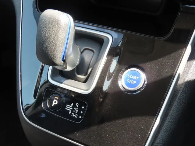 セレナ(ニッサン)の車両写真