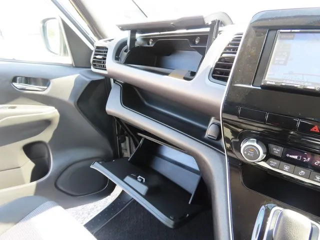 セレナ(ニッサン)の車両写真