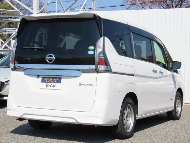 セレナ(ニッサン)の車両写真