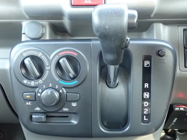 エブリイバン（スズキ）の車両写真