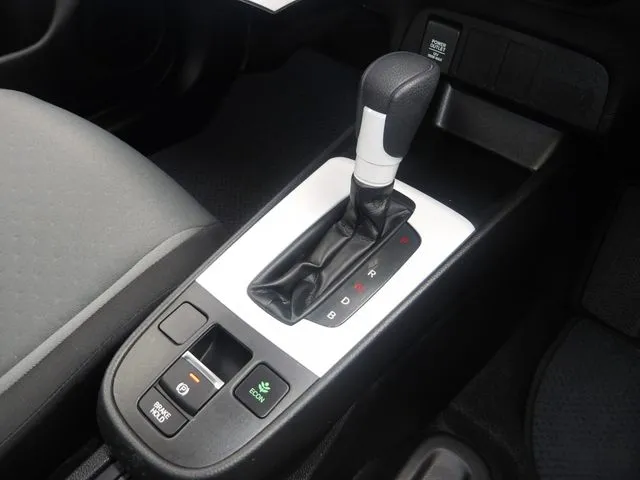 ホンダ　フィット　ｅ：ＨＥＶ　４ＷＤ