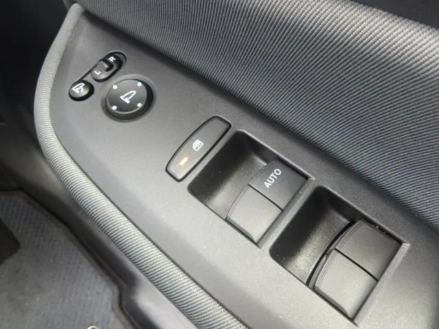 ホンダ　フィット　ｅ：ＨＥＶ　４ＷＤ