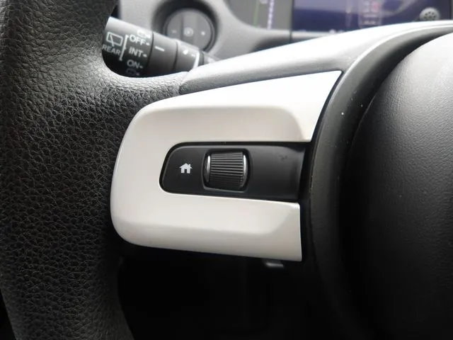 ホンダ　フィット　ｅ：ＨＥＶ　４ＷＤ