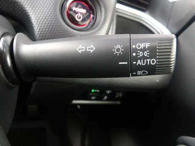 ホンダ　フィット　ｅ：ＨＥＶ　４ＷＤ