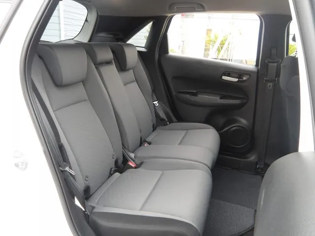 ホンダ　フィット　ｅ：ＨＥＶ　４ＷＤ