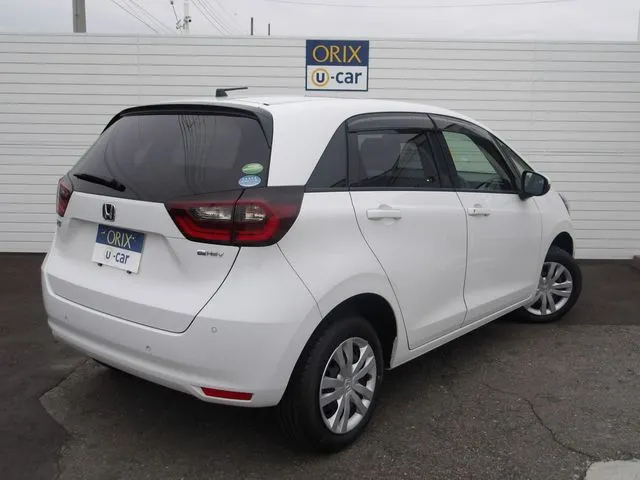 ホンダ　フィット　ｅ：ＨＥＶ　４ＷＤ