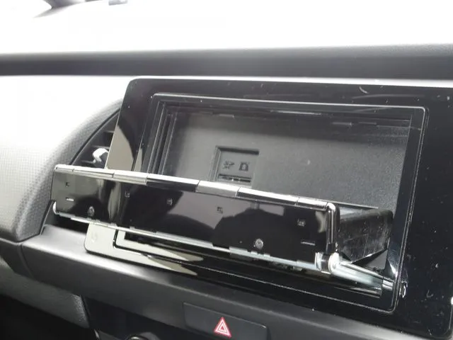 ホンダ　フィット　ｅ：ＨＥＶ　４ＷＤ