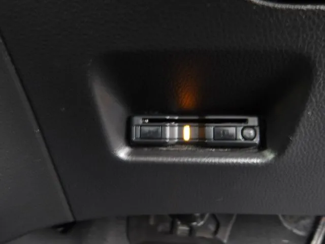 ホンダ　フィット　ｅ：ＨＥＶ　４ＷＤ