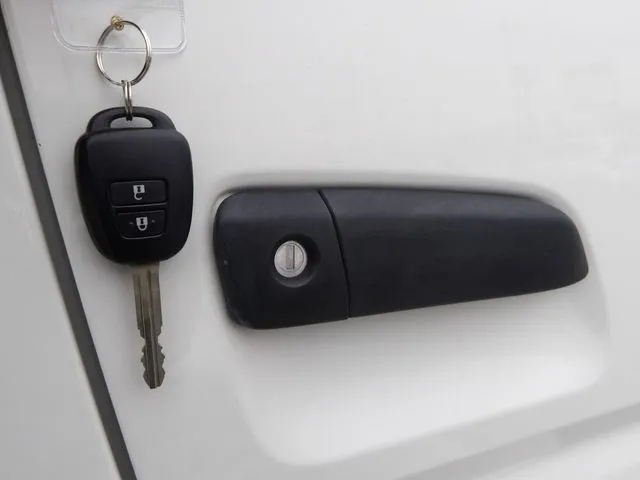 トヨタ ハイエースバン 1.25t 2WD