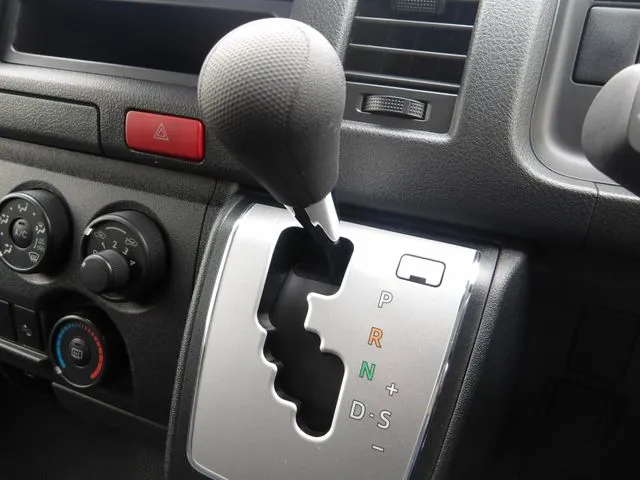 トヨタ ハイエースバン 1.25t 2WD