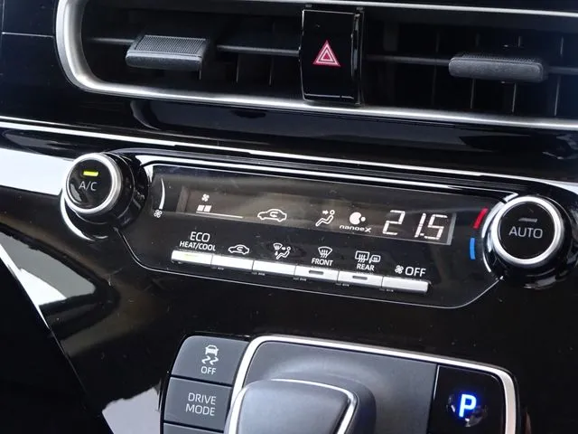 アクア（トヨタ）の車両写真