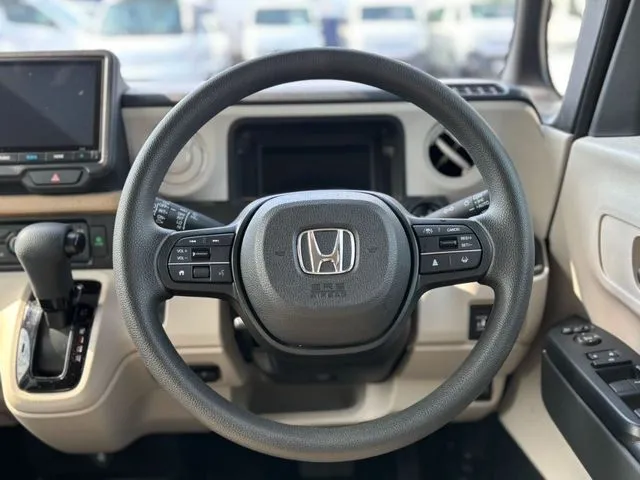 N BOX(ホンダ)の車両写真