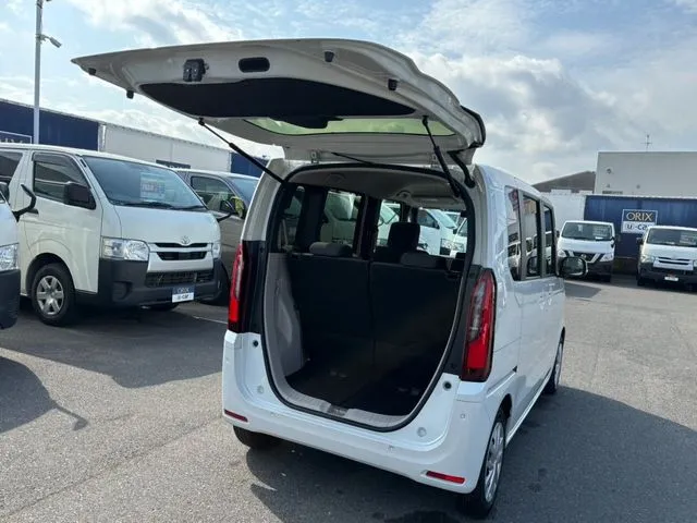 N BOX(ホンダ)の車両写真