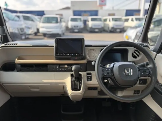 N BOX(ホンダ)の車両写真