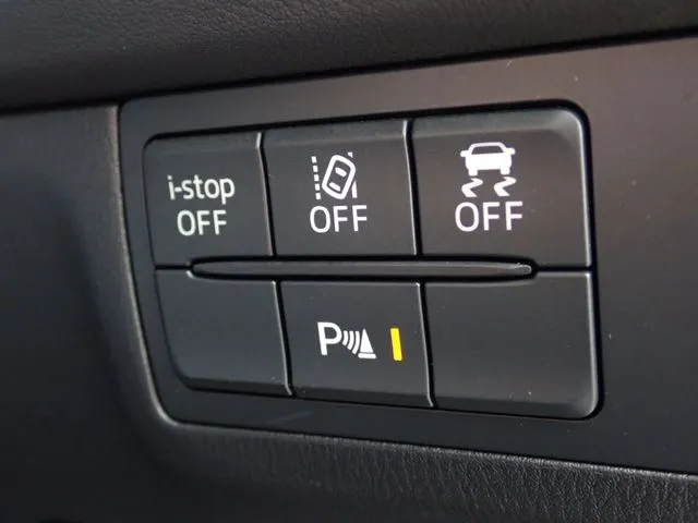 ＭＡＺＤＡ６　セダン（マツダ）の車両写真