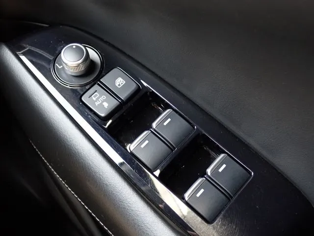 ＭＡＺＤＡ６　セダン（マツダ）の車両写真