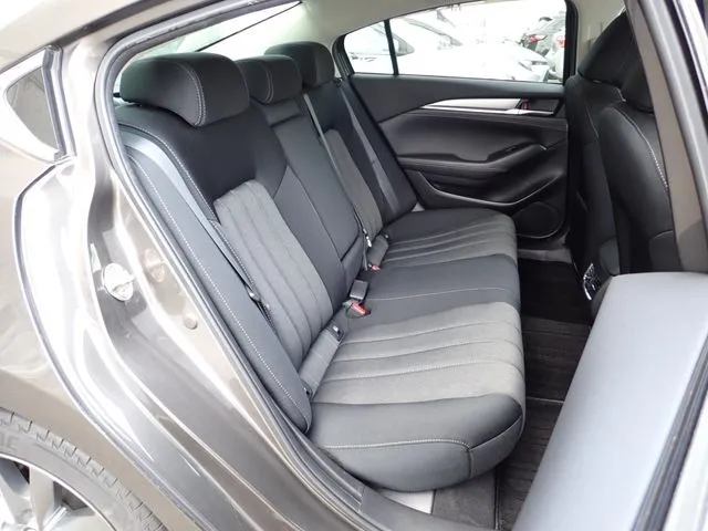 ＭＡＺＤＡ６　セダン（マツダ）の車両写真