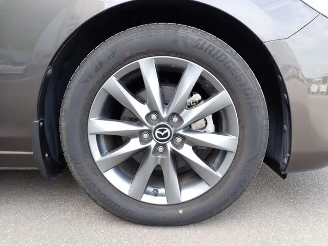 ＭＡＺＤＡ６　セダン（マツダ）の車両写真