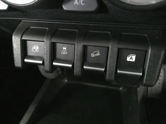 ジムニーシエラ（スズキ）の車両写真