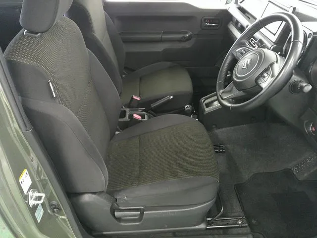 ジムニーシエラ（スズキ）の車両写真