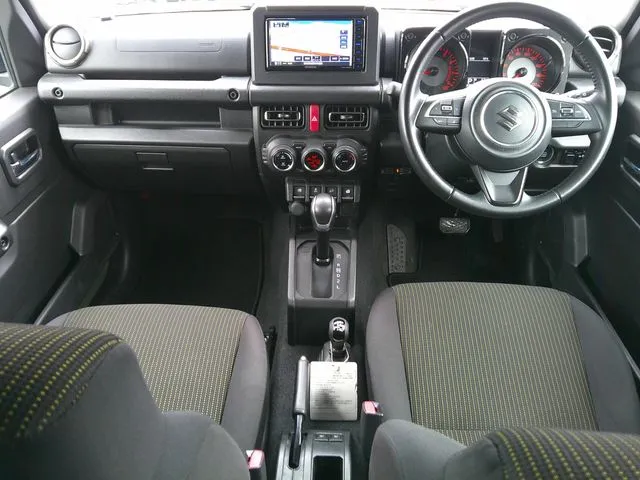 ジムニーシエラ（スズキ）の車両写真