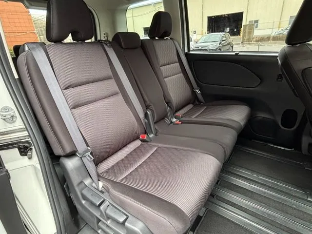 セレナ　Ｓハイブリッド（ニッサン）の車両写真