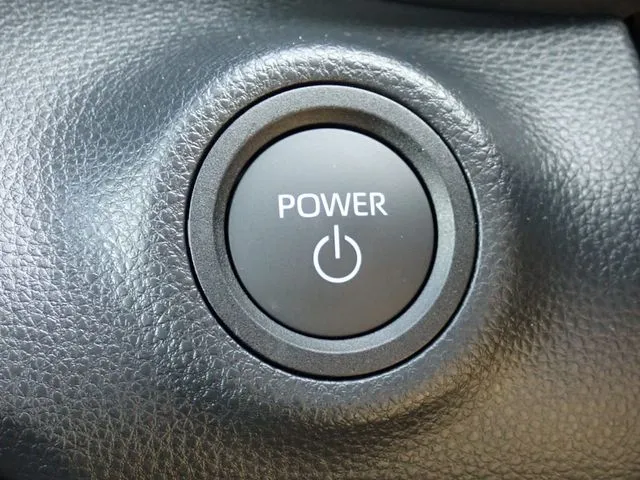 ヤリス ハイブリッド(トヨタ)の車両写真