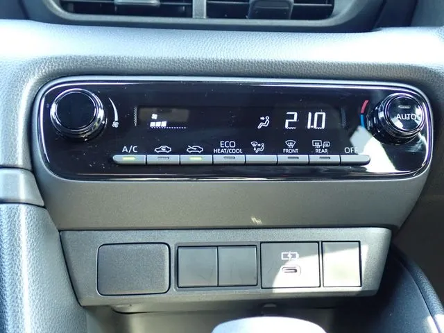 ヤリス ハイブリッド(トヨタ)の車両写真