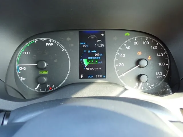 ヤリス ハイブリッド(トヨタ)の車両写真