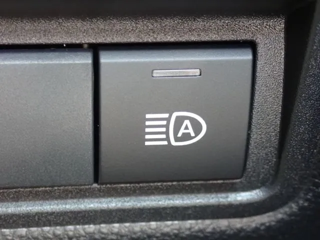 ヤリス ハイブリッド(トヨタ)の車両写真