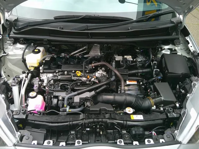 ヤリス ハイブリッド(トヨタ)の車両写真