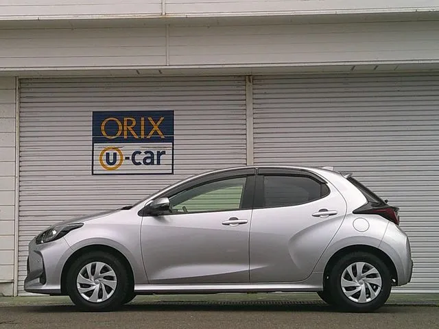 ヤリス ハイブリッド(トヨタ)の車両写真